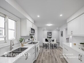 Detached 3+Den Home with 3 Parking Spaces in Prime Mississauga in Mississauga, ON - Building Photo - Building Photo