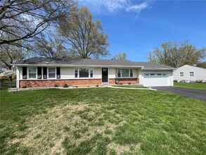 433 Essen Ln in Ballwin, MO - Building Photo - Building Photo