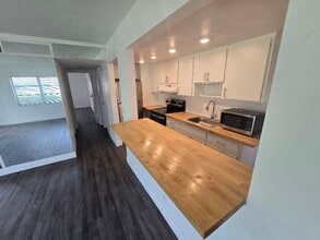 248 SE 9th Ave in Deerfield Beach, FL - Building Photo - Building Photo