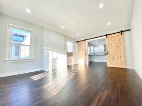 1756 N La Brea Ave in Los Angeles, CA - Building Photo - Building Photo