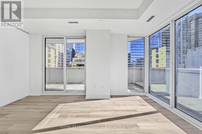 280 Dundas St W in Toronto, ON - Building Photo - Building Photo