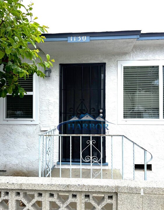 1128-1132 S Mesa St in Los Angeles, CA - Building Photo