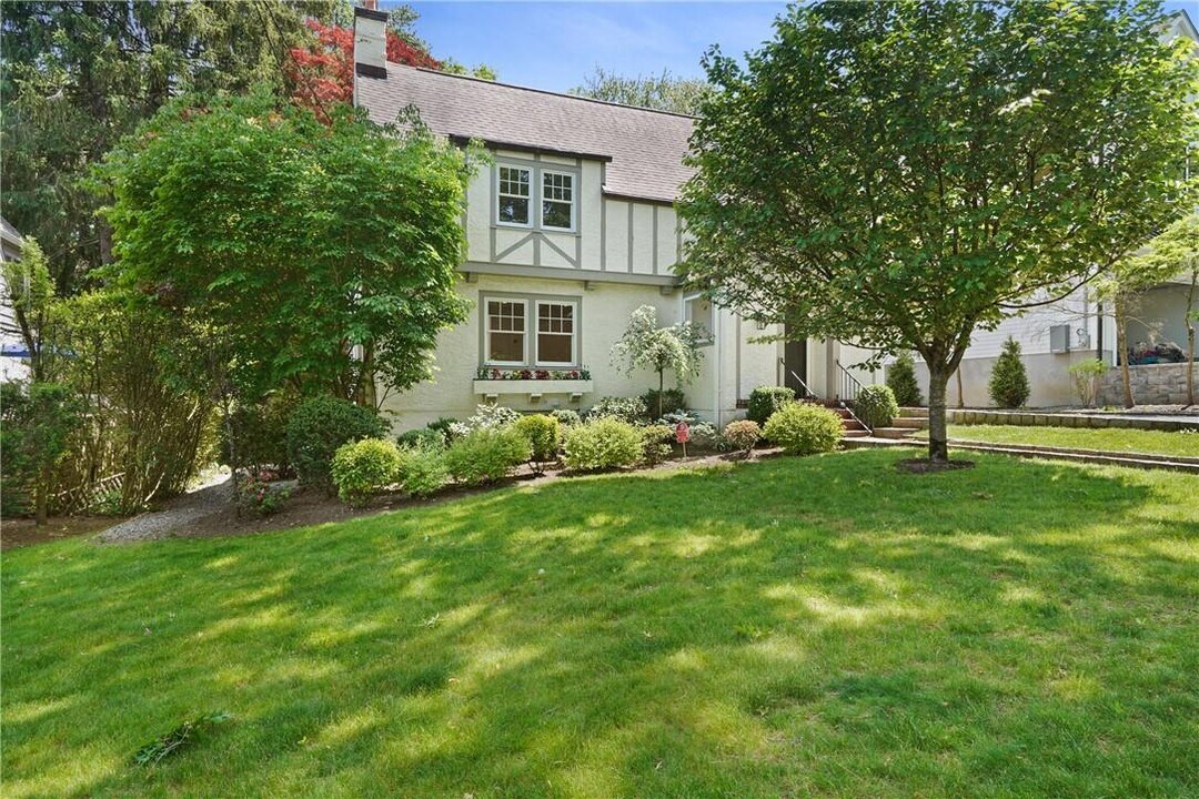 14 Coralyn Rd in Scarsdale, NY - Building Photo