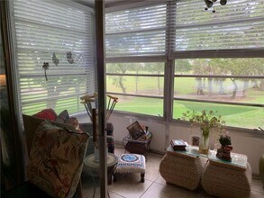 8301 Sands Point Blvd in Tamarac, FL - Foto de edificio - Building Photo