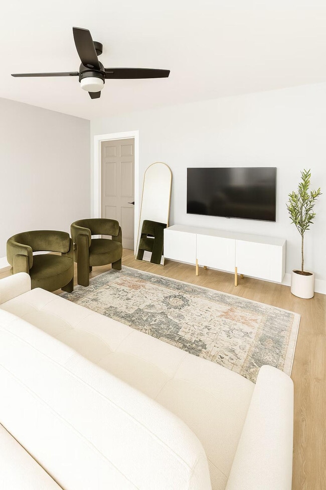 property at 4401 W Kennedy Blvd