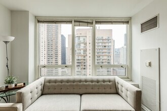 33 W Ontario St in Chicago, IL - Building Photo - Building Photo