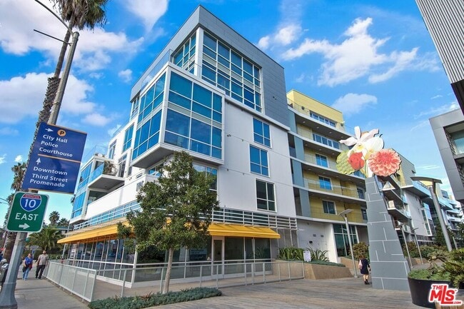 1705-1725 Ocean Ave in Santa Monica, CA - Building Photo - Building Photo