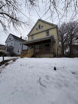 705 Kling St in Akron, OH - Building Photo