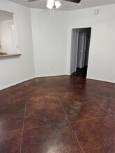 521 Oakwood Ln in Arlington, TX - Foto de edificio - Building Photo