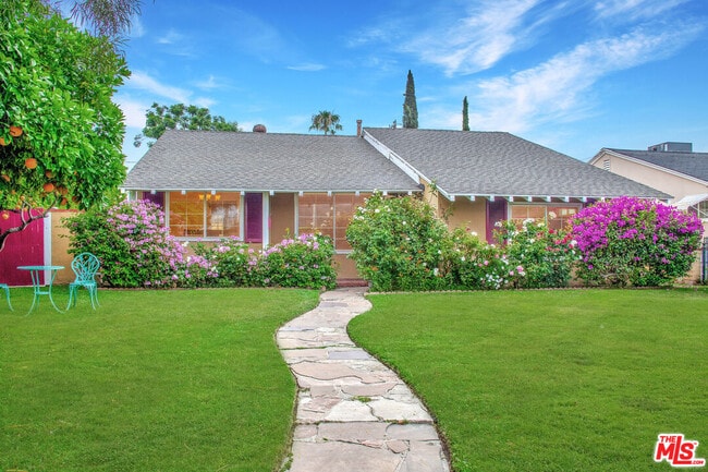 12455 Cumpston St in Los Angeles, CA - Building Photo - Building Photo