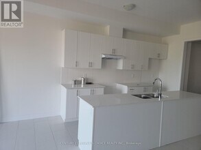 1326 Anthonia Trail in Oakville, ON - Building Photo - Building Photo