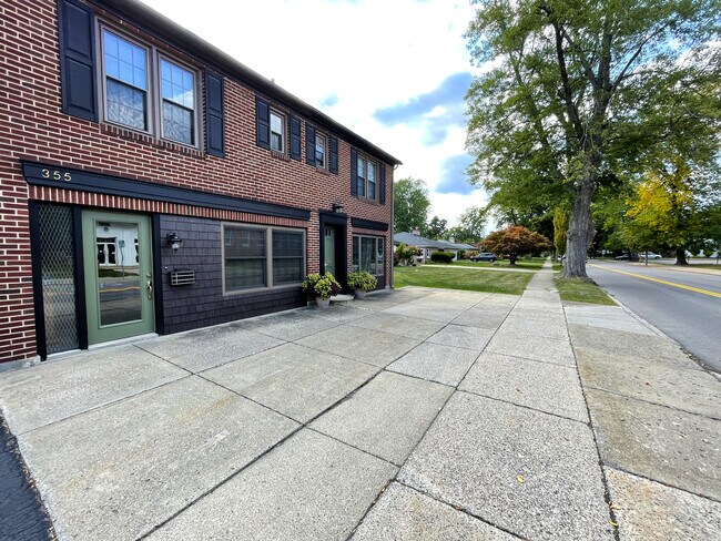 355 Saratoga Rd, Unit 2 in Buffalo, NY - Building Photo - Building Photo