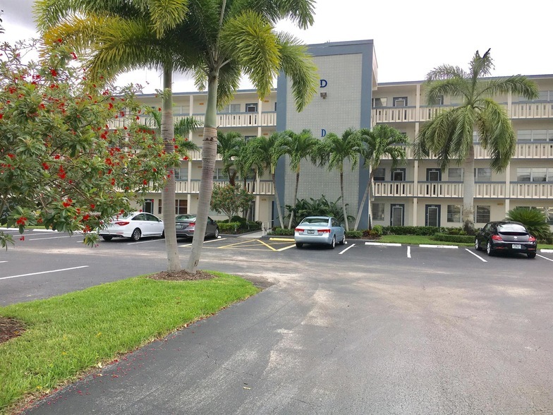 1071 Yarmouth E, Unit 1071 in Boca Raton, FL - Building Photo