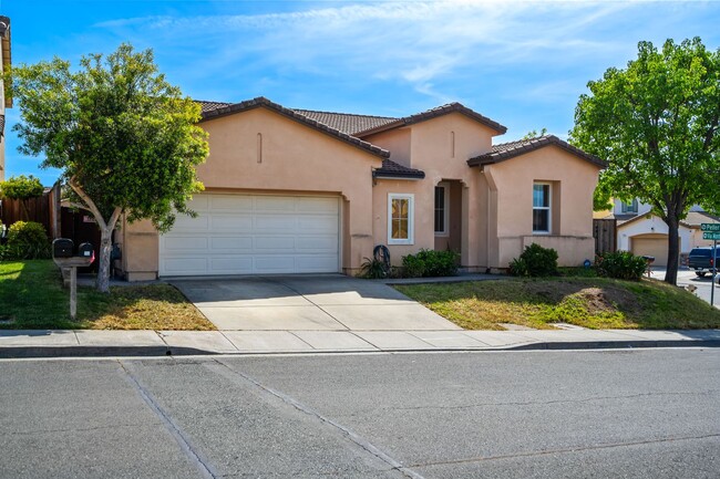 14 Vía Montalcino in American Canyon, CA - Building Photo - Building Photo