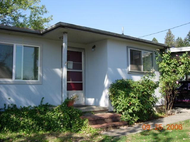 237 N Comstock Ave in Sutherlin, OR - Building Photo