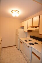 4408 W Shamrock Ln in McHenry, IL - Building Photo - Building Photo