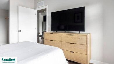 1375 E Hampden Ave, Unit 209 in Englewood, CO - Foto de edificio - Building Photo