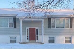 20 W Zeller St, Unit 4 in North Liberty, IA - Building Photo