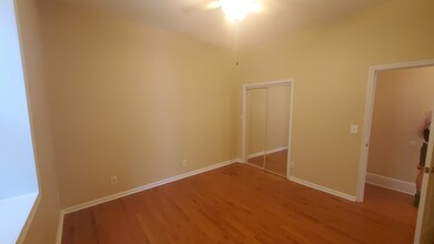 1335 E Washington St in Louisville, KY - Building Photo - Interior Photo