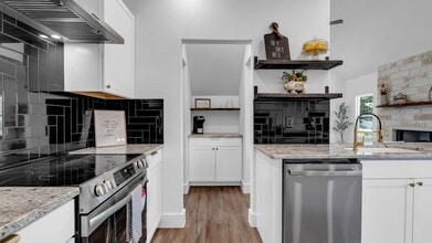 105 Chesterfield Dr in Kingsland, TX - Foto de edificio - Building Photo