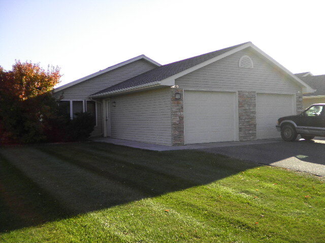594 W 8th St in New Richmond, WI - Building Photo