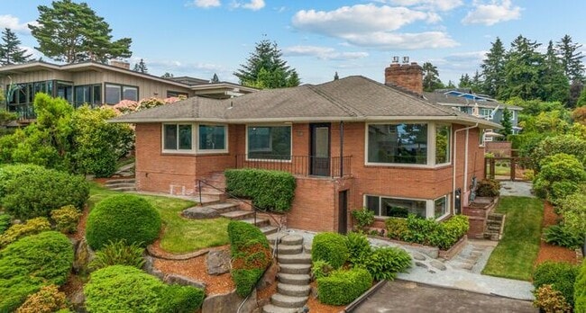 property at 5639 SW Orleans St
