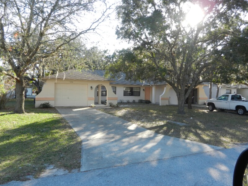 7450 Mead Dr in Spring Hill, FL - Building Photo