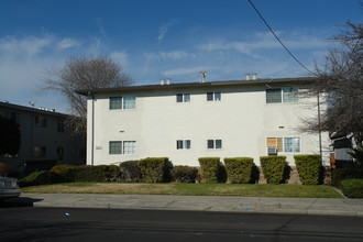 Leilani Apartments in Santa Clara, CA - Building Photo - Building Photo