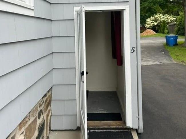 110 Boston St in Guilford, CT - Building Photo - Building Photo