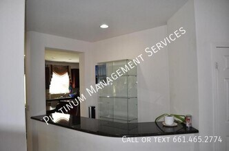 4202 W Avenue J13 in Quartz Hill, CA - Foto de edificio - Building Photo