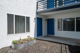 241 Avenida Pelayo-Unit -2 in San Clemente, CA - Foto de edificio - Building Photo