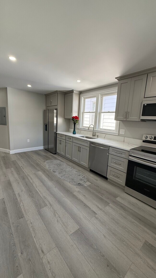 5 Harris Rd, Unit 2 in Medford, MA - Building Photo - Building Photo
