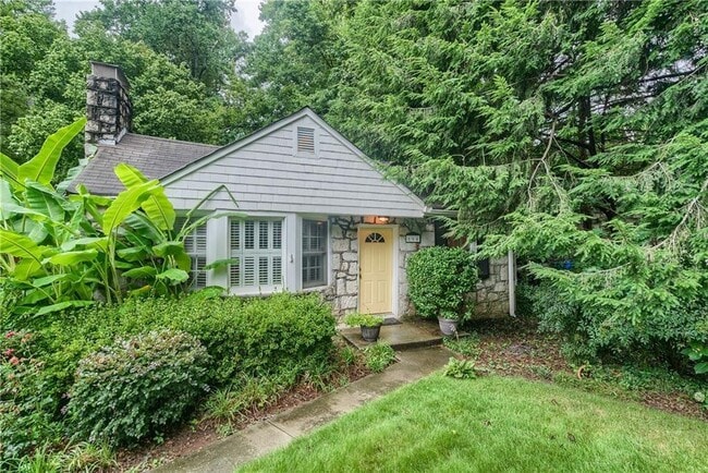 property at 664 Courtenay Dr NE