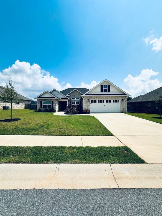 104 Sig Ct in Kathleen, GA - Building Photo
