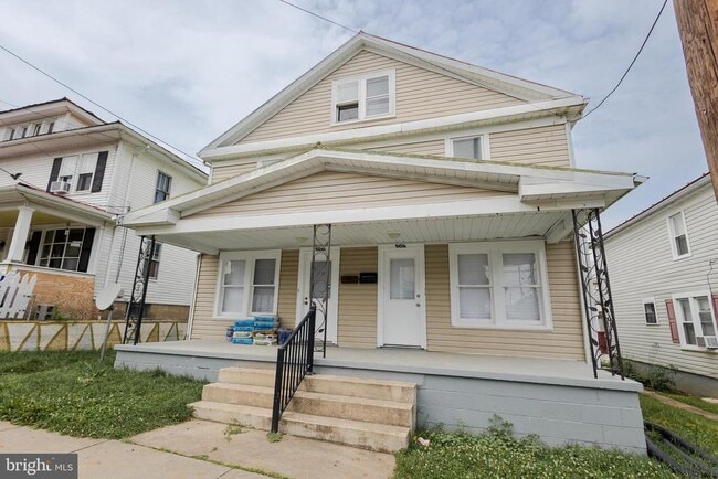 property at 806 W John St
