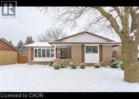 16 Gay Crescent in Kitchener, ON - Building Photo