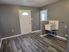 584 Glenwood Ave in Ypsilanti, MI - Building Photo - Building Photo