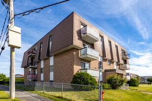 5930 Milan in Brossard, QC - Building Photo