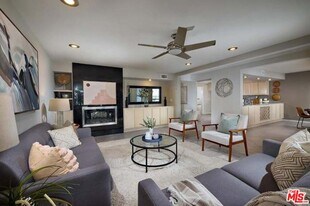 2552 Navarra Dr in Carlsbad, CA - Building Photo