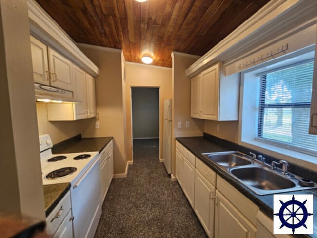 1101 Frankford Ave in Panama City, FL - Building Photo - Building Photo
