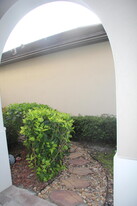 8627 Grand Prix Ln in Boynton Beach, FL - Foto de edificio - Building Photo