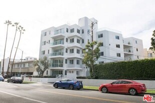 415 Le Doux Rd in Los Angeles, CA - Building Photo