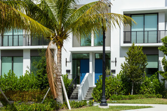 Park Central in West Palm Beach, FL - Building Photo - Building Photo