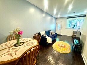 321 Titan St in Philadelphia, PA - Building Photo - Building Photo