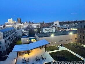 55 Brighton Ave, Unit 205 in Boston, MA - Foto de edificio - Building Photo