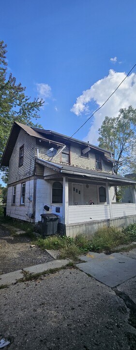 177 Kent Ct in Akron, OH - Building Photo