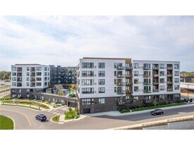 12610 Ridgedale Dr in Minnetonka, MN - Building Photo