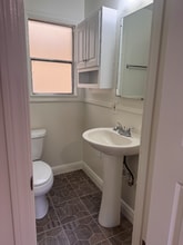 210 S E St in Santa Rosa, CA - Foto de edificio - Building Photo