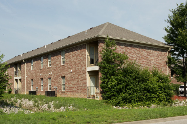 Castleton Apartments in Jeffersonville, IN - Foto de edificio - Building Photo