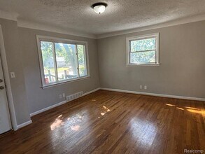 2619 Bender Ave in Waterford Township, MI - Foto de edificio - Building Photo